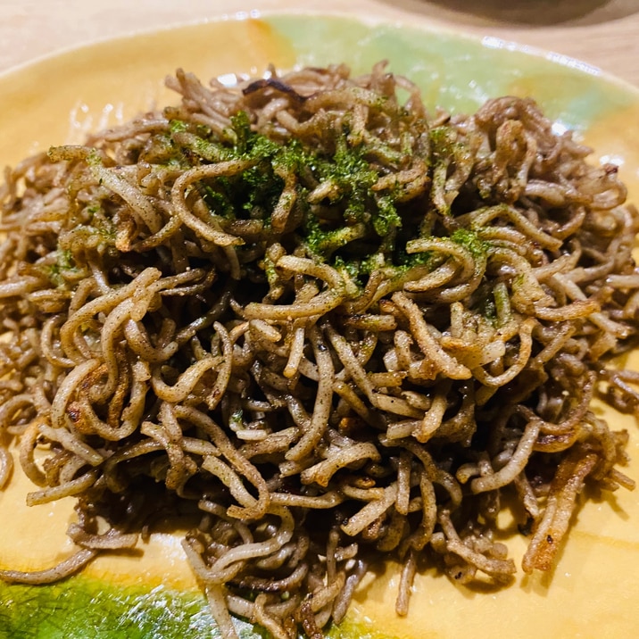 残った茹で蕎麦でごま油香るパリパリ蕎麦